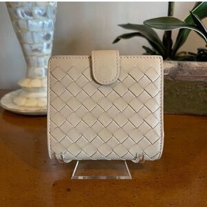 EUC Bottega Veneta Intrecciato Lambskin Compact Bifold Wallet